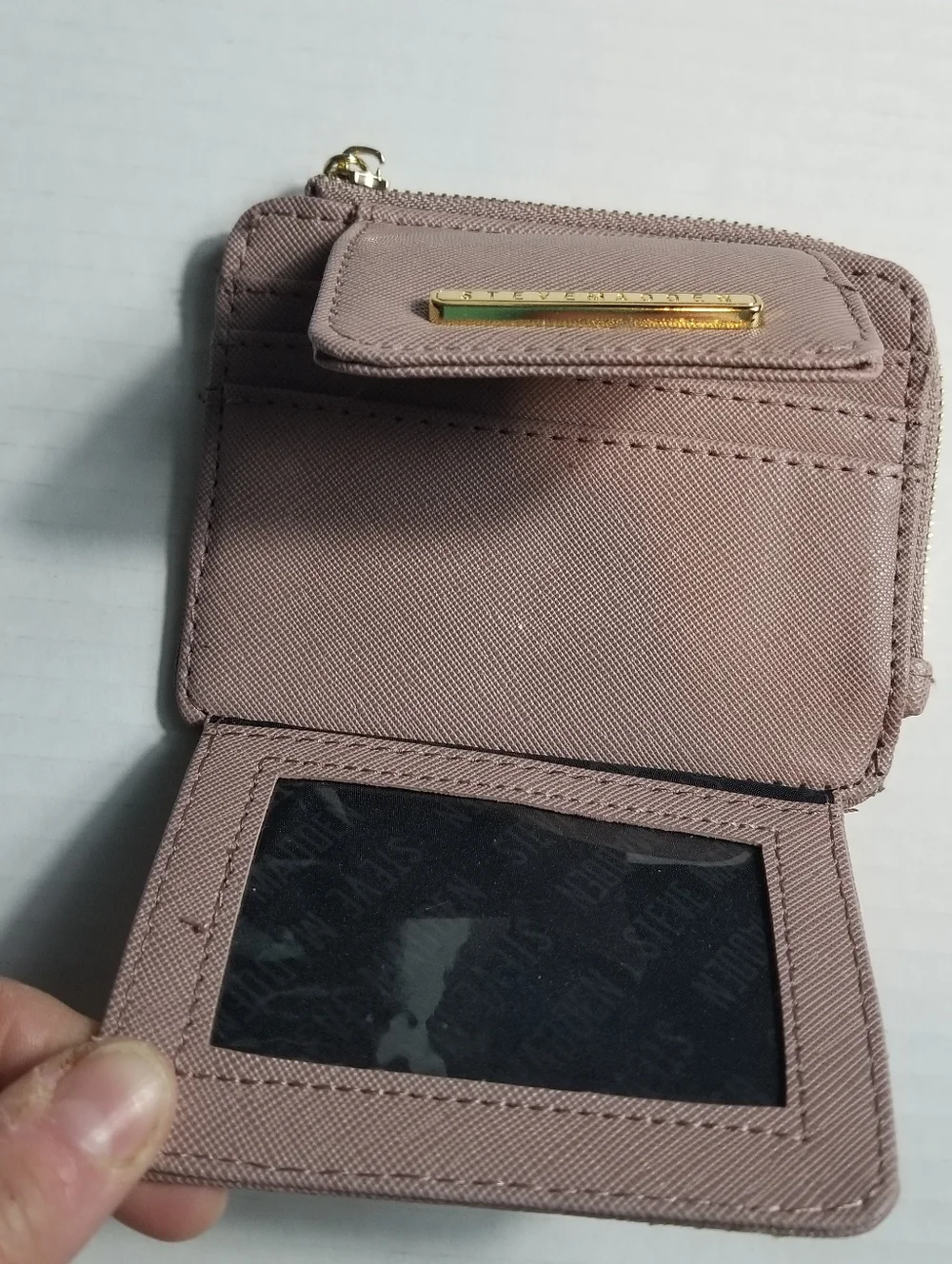NWOT STEVE MADDEN MAUVE ZIP CARD WALLET WITH GOLD HARDWARE